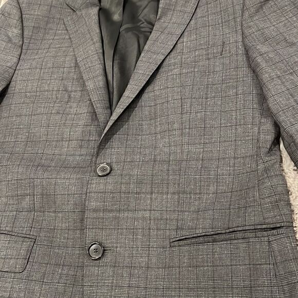 Hugo Boss Suit - Picture 11 of 16